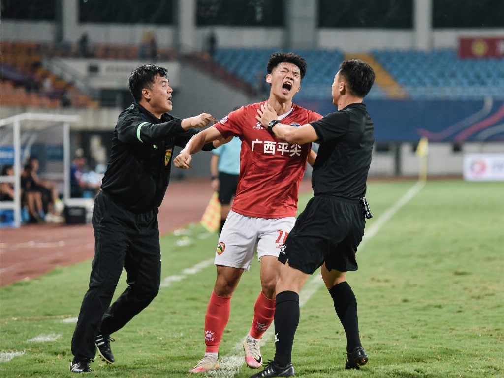 上展现出超 上展现出超