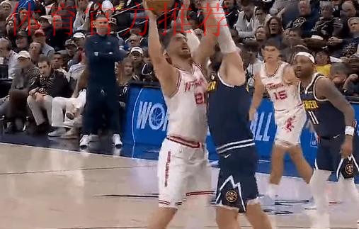 申京运球转身强攻上篮造犯规,瓦兰丘纳斯六犯毕业 申京运球转身强攻上篮造犯规,瓦兰丘纳斯六犯毕业